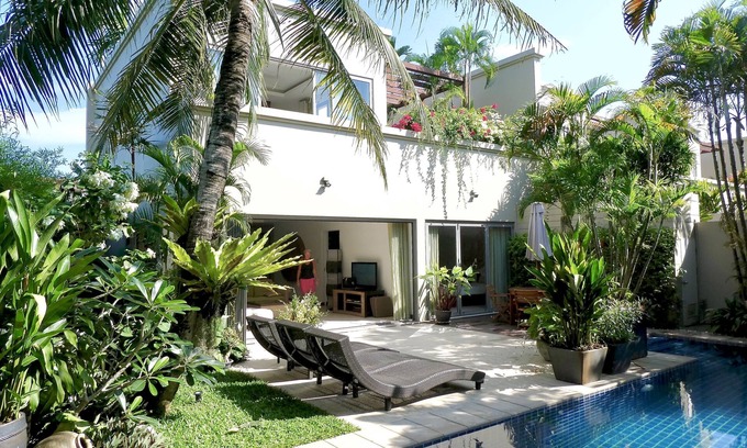 Cherngtalay Villa | Galardonada villa de lujo con piscina en Phuket cerca de la playa en jardines tropicales