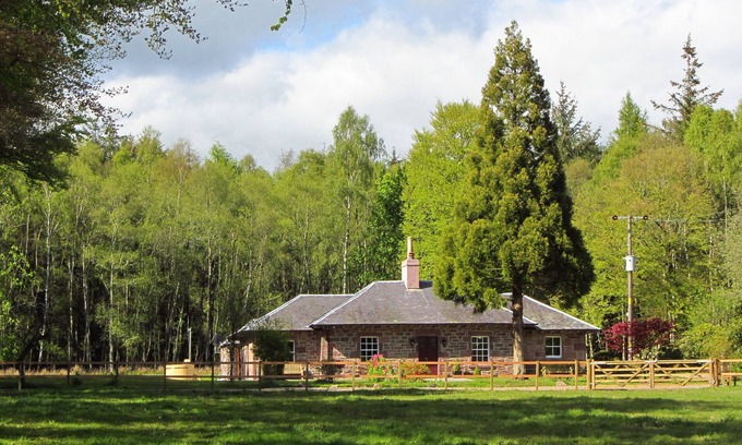Auchterarder Cabaña | El galardonado, mejor calificado, refugio de lujo de 5 estrellas - bañera de hidromasaje, tenis, pesca, golf