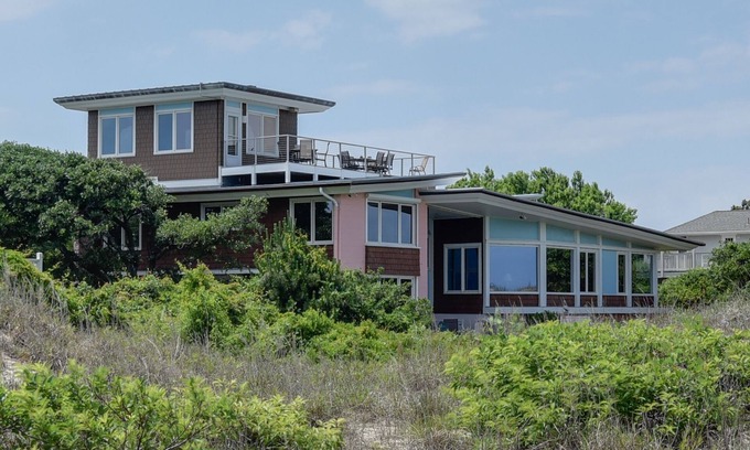 Northeast Virginia Beach Casa | Gema arquitectónica galardonada de 5 estrellas frente al mar en el frente del océano
