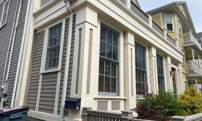 Inman Square Casa | Award-winning Queen size bedroom suite near Harvard, MIT at Central SQ Cambridge