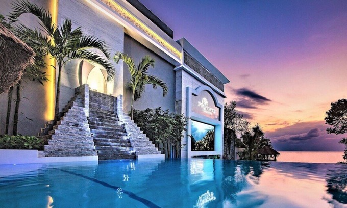 Costa Maya Villa | 150 'Tobogán, 3 teatros, 2 jacuzzis, Frente al Mar Infinity Pool, Swim-up Bar