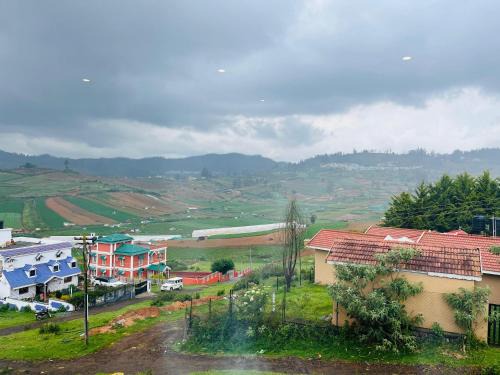 Ooty Apartamento | Away From Home - 8 - HomeStay, Entire 2 BHK Villa
