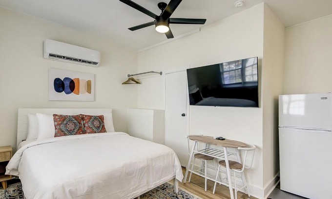Downtown Charleston Apartamento | Away Point Studio - 30-Day Rental