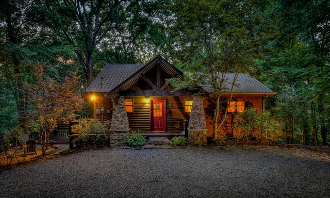 Blue Ridge Cabina | Away to the Lake by Escape to Blue Ridge
