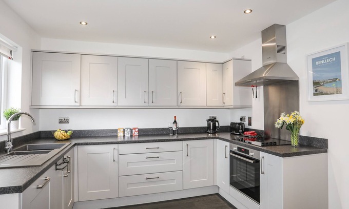 Brynteg Cabaña | AWEL DEG PARC DELFRYN, family friendly, with a garden in Benllech