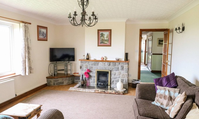 Rhosybol Casa | AWEL Y DDOL, pet friendly, character holiday cottage in Rhosybol