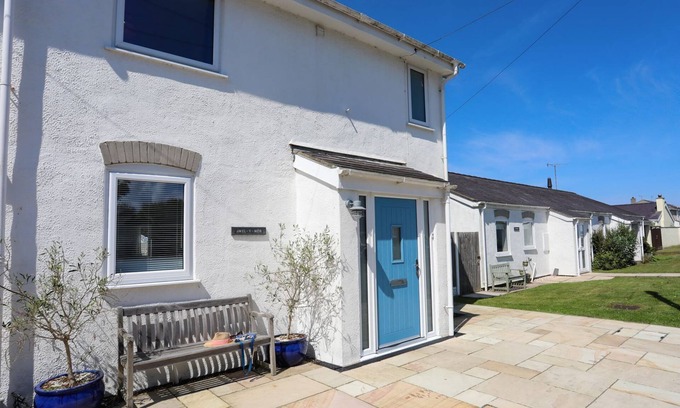 Edern Cabaña | AWEL Y MOR, pet friendly, character holiday cottage in Morfa Nefyn