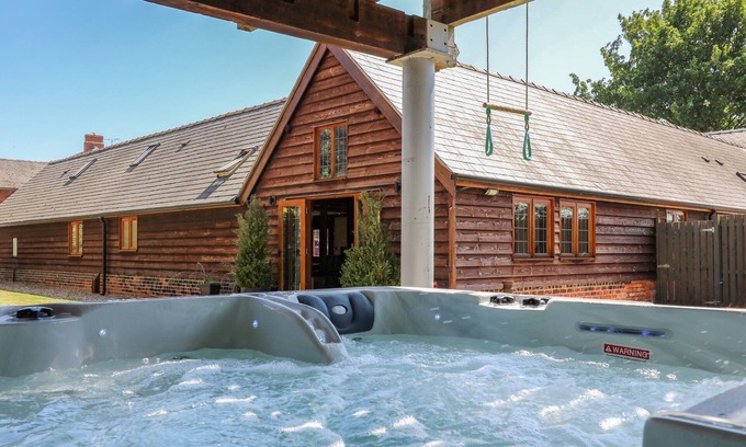 Llanfair Caereinion Cabaña | AWELFAN, pet friendly, character holiday cottage in Bettws Cedewain