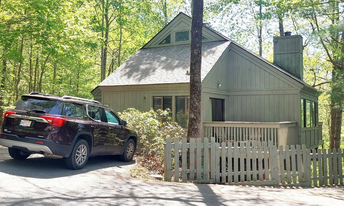 Big Canoe Villa | Awesome 2 Bedroom Chalet With Loft Sleeps 8 Max At Beautiful Big Canoe, GA.