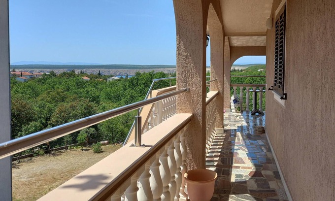 Jadranovo Apartamento | Awesome Apartment in Jadranovo With Wifi and 2 Bedrooms