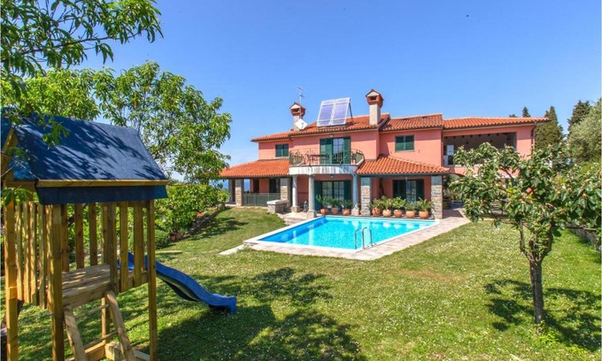 Piran Apartamento | Awesome Apartment In Portoroz With 3 Bedrooms, Sauna And Wifi
