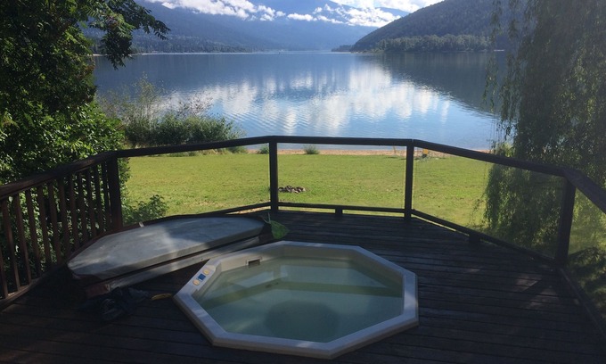 Nelson Casa | Impresionante casa de playa en el lago Kootenay en Nelson