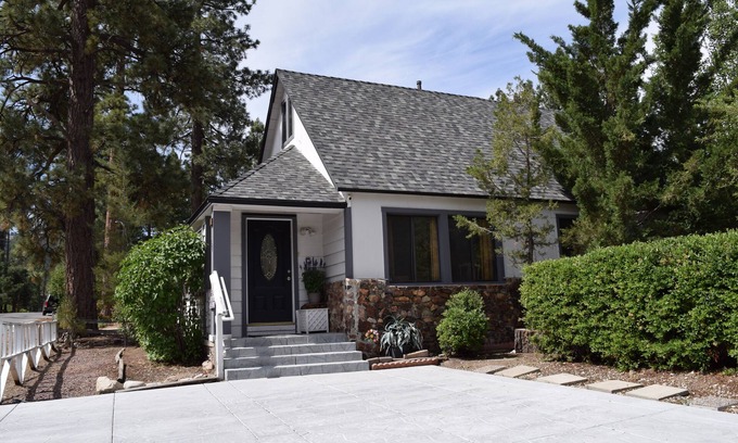 Big Bear Lake Cabaña | Super Cute Eagle Point Cottage, convenientemente ubicado, cerca de todo!