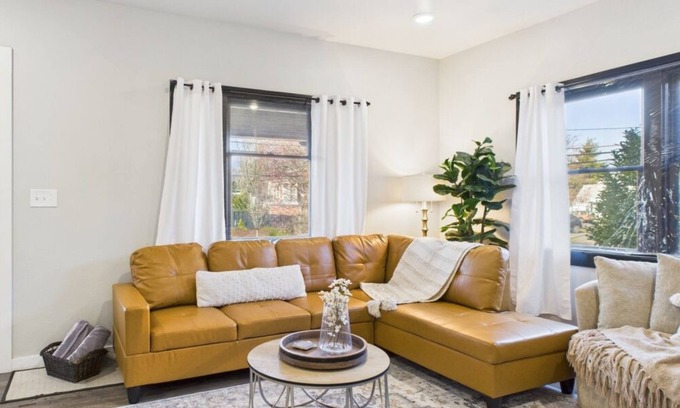 Albany Casa | Awesome Family Home Now with AC!