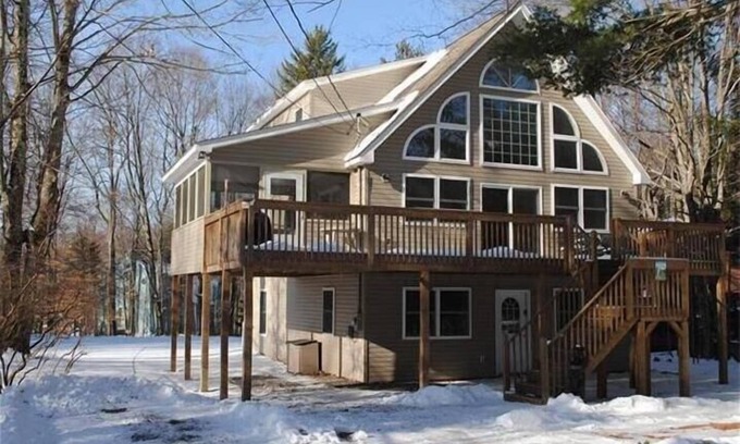 Pocono Lake Chalet De Esquí | Totalmente equipado Arrowhead Lake Chalet - ¡Pregunte ahora para obtener descuentos especiales!