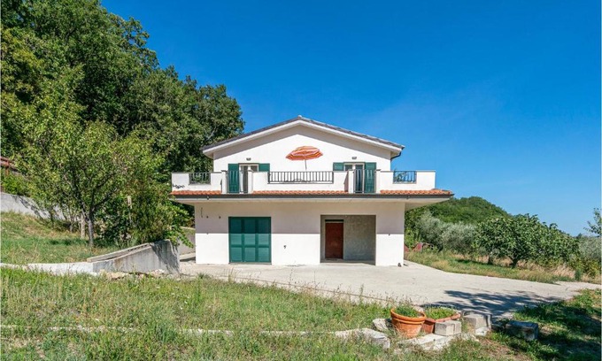 Farindola Casa | Awesome Home In Farindola With Kitchen