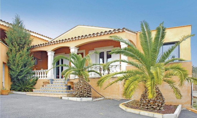 Bourg-Saint-Andeol Casa | Awesome home in Bourg Saint Andeol with 5 Bedrooms, Private swimming pool and Outdoor swimming pool