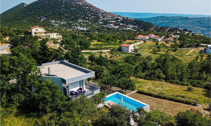 Gornje Sitno Casa | Awesome Home In Gornje Sitno With Wifi, Outdoor Swimming Pool And Heated Swimming Pool
