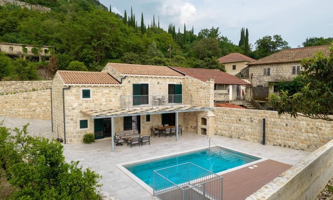 Ljuta Casa | Impresionante casa en Gruda