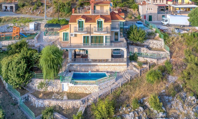 Cavoglave Casa | Impresionante casa en Mirlovic Polje