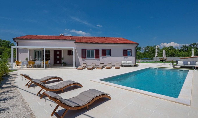 Mali Vareski Casa | Impresionante casa en Mali Vareski