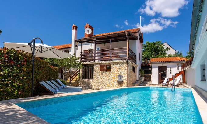 Risika Casa | Impresionante casa en Risika