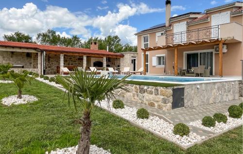 Ruzic Casa | Awesome Home In Ruzic With Jacuzzi