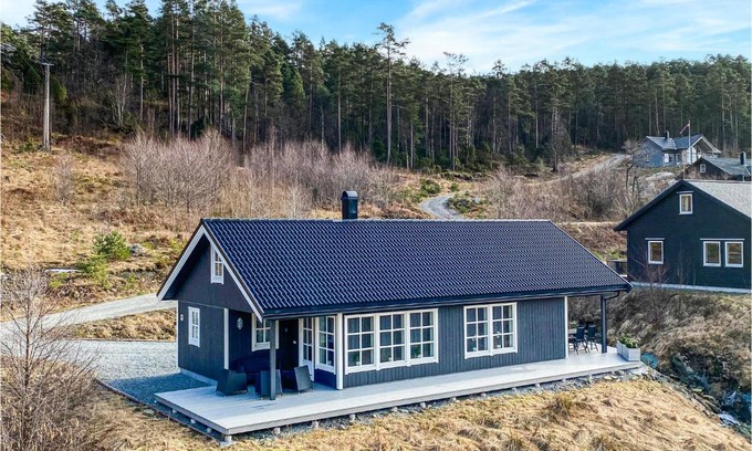Hardangerfjord Casa | Awesome home in Trvikbygd with 5 Bedrooms