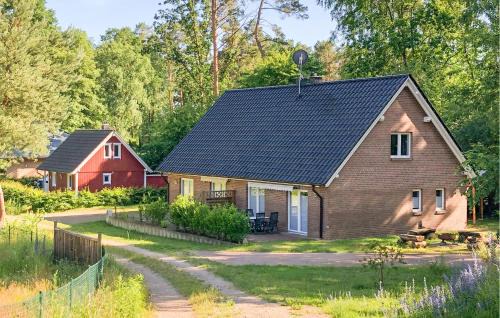 Muritz Casa | Awesome Home In Wittstock With Kitchen