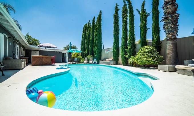 West Hills Casa | Awesome House w/Heated Pool