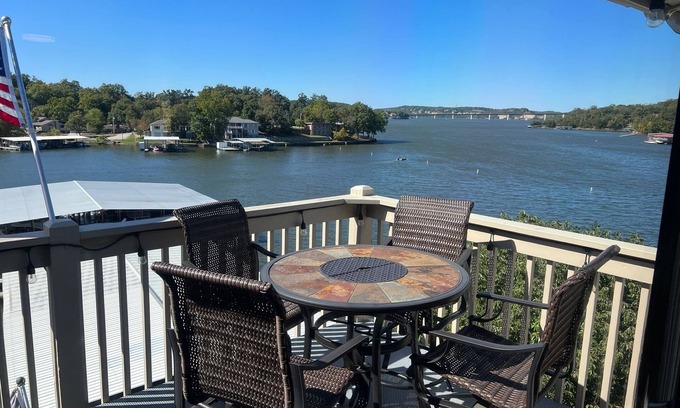 Osage Beach Condominio | Awesome Lake Views with Amazing Sunsets! Indian Pointe Condos Lake of the Ozarks