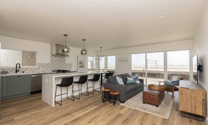 Peninsula Casa | Awesome Oceanfront Retreat with Expansive Ocean Views w/Parking Long Beach Peninsula/Belmont