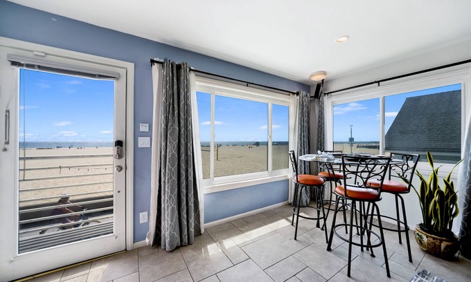 Hermosa Beach Condominio | Impresionante propiedad 'On The Strand'