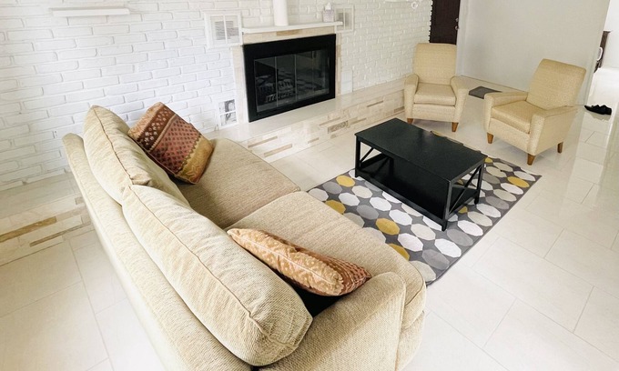 Royal Oak Casa | Awesome private house in the heart or Royal oak