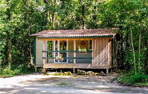 Chef-Boutonne Otro | Awesome Stacaravan In Chef-Boutonne
