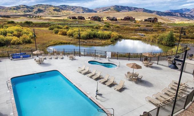 Grand Elk Ranch Complejo | ¡Impresionantes veranos y hermosos inviernos!