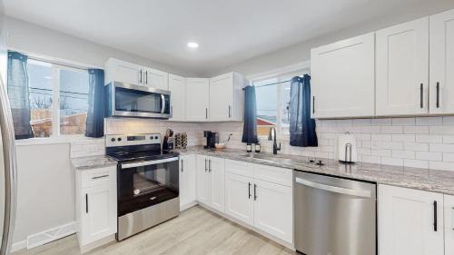 Twin Lakes Casa | Awesome Two Bedroom Family Upper Unit in Denver