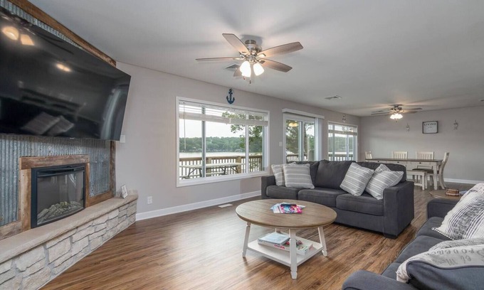 Barnett Casa | Awesome Views & Large Fishing Dock