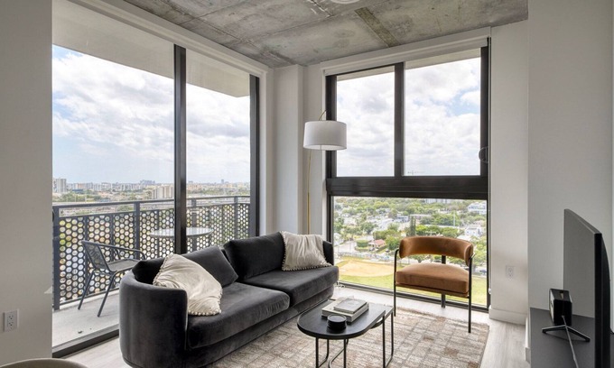 Edgewater Apartamento | Awesome Wynwood 2BR w/ Gym & Roof Pool, nr Midtown, by Blueground