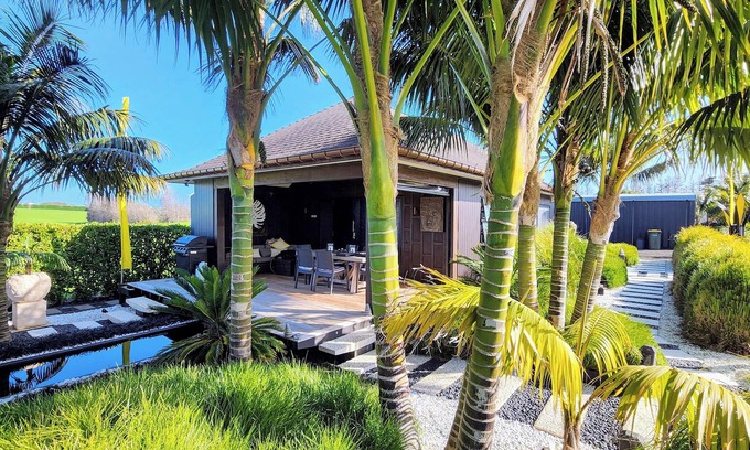 Big Bay Casa | Awhitu Zen - Balinese Inspired Villa with Hot Tub