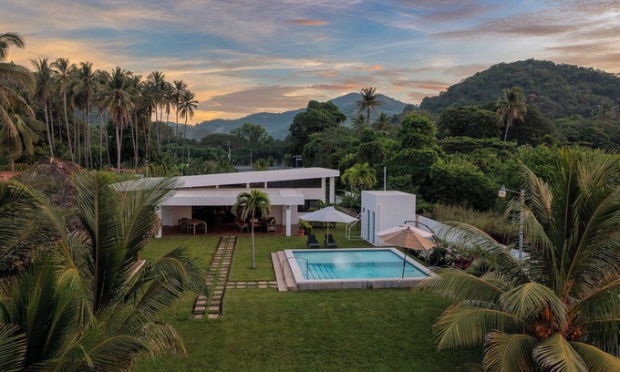 La Libertad Casa | Ayanna Beach Front Heaven