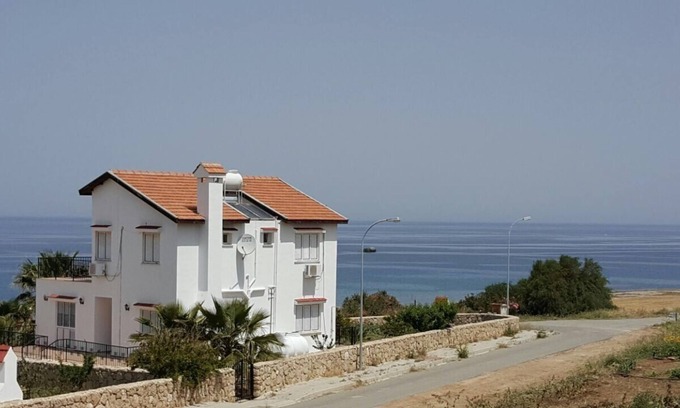 Esentepe Villa | Villa Aygurus en Esentepe / Girne