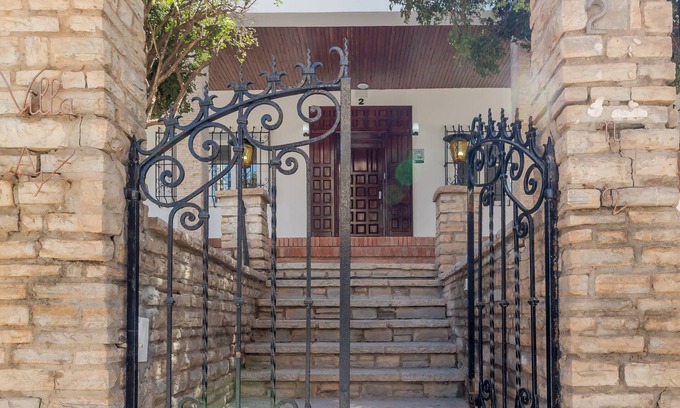 Centro Hotel | AYZ Silvela - Auto check-in property