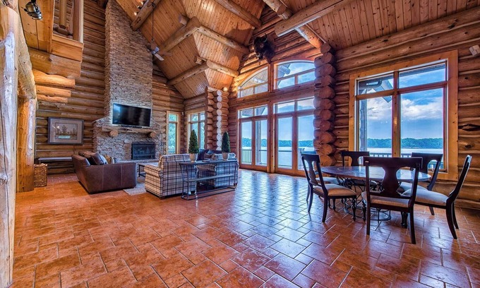 Lake Norman of Catawba Cabaña | Azalea Retreat by Avantstay Sleeps 34 & Pool