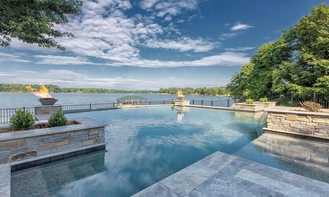 Lake Norman of Catawba Cabaña | Azalea Retreat - The Cottage by Avantstay Pool