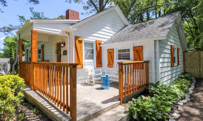 Greensboro Cabaña | ⭐️Azaleas Cottage⭐️ 🐕🏟️📚🍔🏊‍♀️
