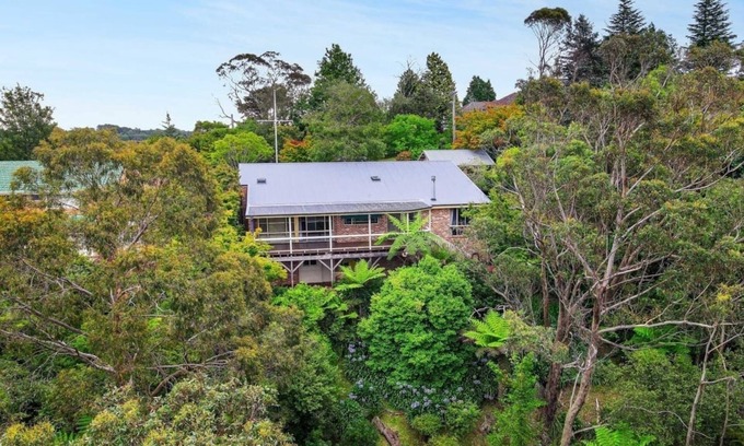 Wentworth Falls Casa | Azimuth - Spacious Family Retreat with City Views
