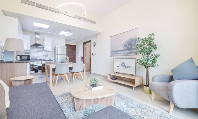 Discovery Gardens Apartamento | Elegant Home next to Metro Station in Al Furjan