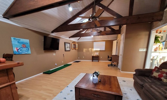 Azle Apartamento | Azle Farm Stay - Donkeys Included!
