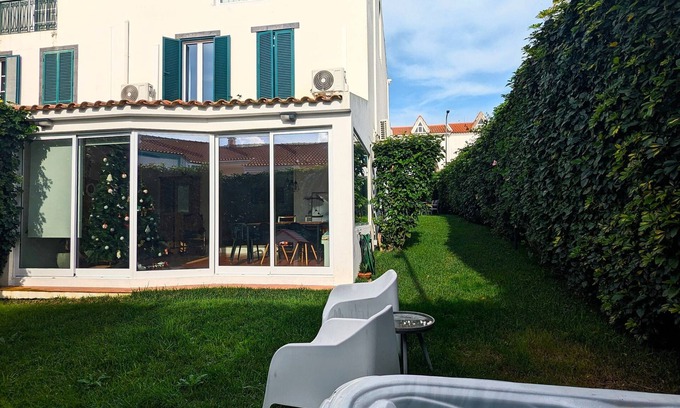 Ponta Delgada Casa | Azores Boho Villa offers accommodation at Ponta Delgada with garden and Jacuzzi